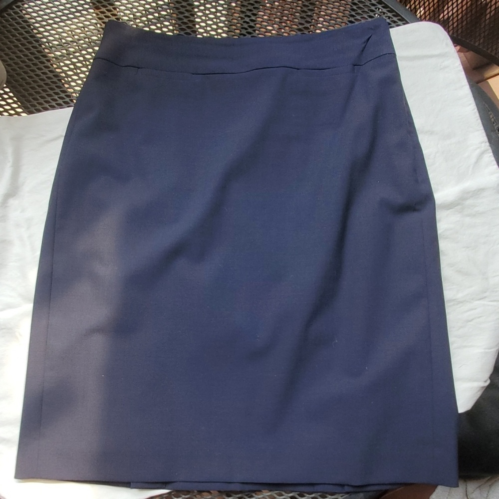 Banana Republic lightweight wool pencil skirt